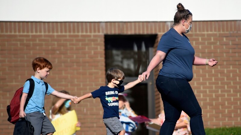 Teachers Could Stay in School if Exposed to COVID-19