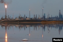 FILE PHOTO: A general view of the Amuay refinery complex which belongs to the Venezuelan state oil company PDVSA in Punto Fijo, Venezuela November 17, 2016. REUTERS/Carlos Garcia Rawlins/File Photo