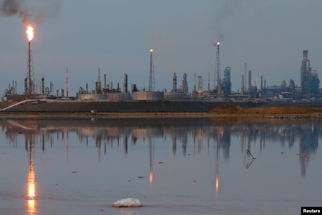 Vista general del complejo de refinería Amuay que pertenece a la petrolera estatal venezolana PDVSA en Punto Fijo, Venezuela, 17 de noviembre de 2016.