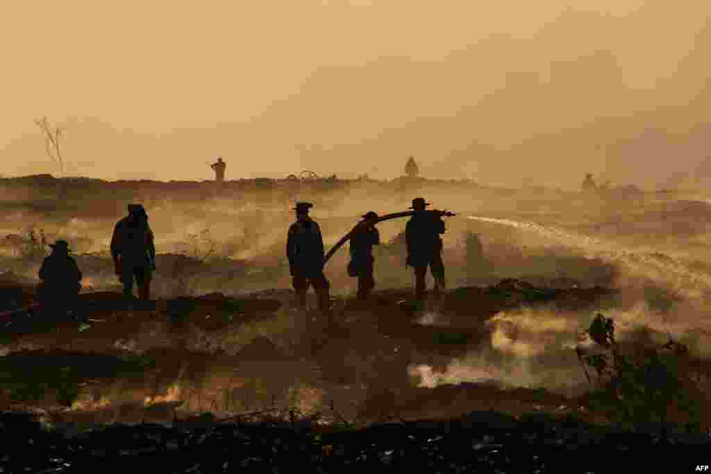 Soldiers are deployed to reinforce 450 firemen battling fire in a massive garbage dump in Yangon, Myanmar, the fire has raged for days.