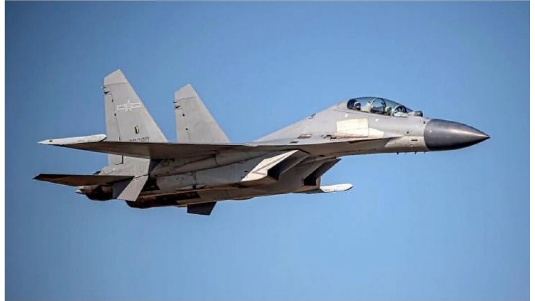 Pesawat tempur China PLA J-16 (foto: dok). China menerbangkan lebih dari 30 pesawat tempur di wilayah udara Taiwan pada 2 Oktober 2021 lalu.