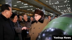 Pemimpin Korea Utara Kim Jong-un bertemu ilmuwan dan teknisi senjata nuklir di Pyongyang.