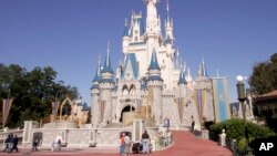 Lâu đài của công chúa Cinderella tại Magic Kingdom, Walt Disney World ở Lake Buena Vista, Florida.