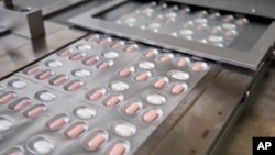 Pfizer melaporkan pil COVID produksinya efektif dalam melawan varian Omicron. 