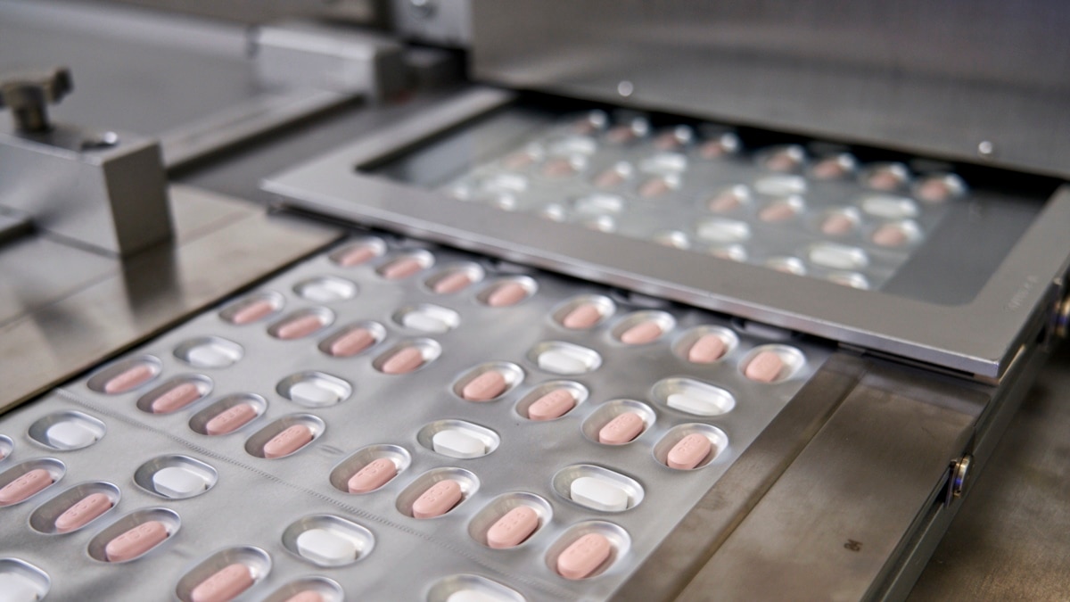 Pfizer Says Pill Works Well Against Omicron Variant - Vimarsana News