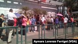 En toda Venezuela se registran largas filas de personas buscando comprar alimentos.