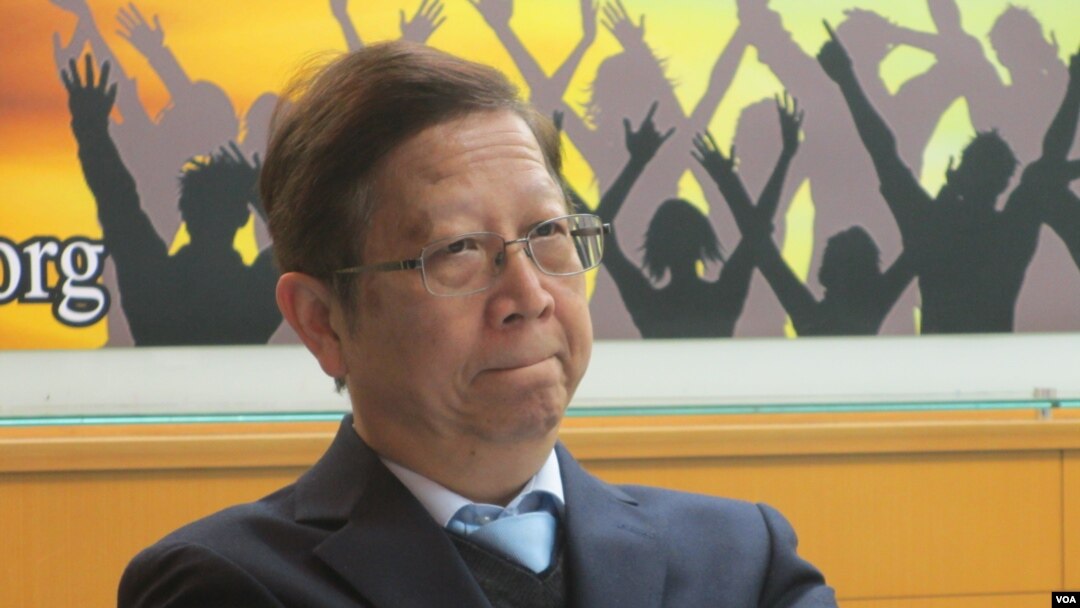 台湾世新大学新闻系教授彭怀恩(美国之音张永泰拍摄)