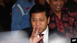 FILE - Indonesian House Speaker Setya Novanto waves at reporters as he leaves after attending the Parliament's Ethics Council hearing in Jakarta, Indonesia, Dec. 7, 2015.