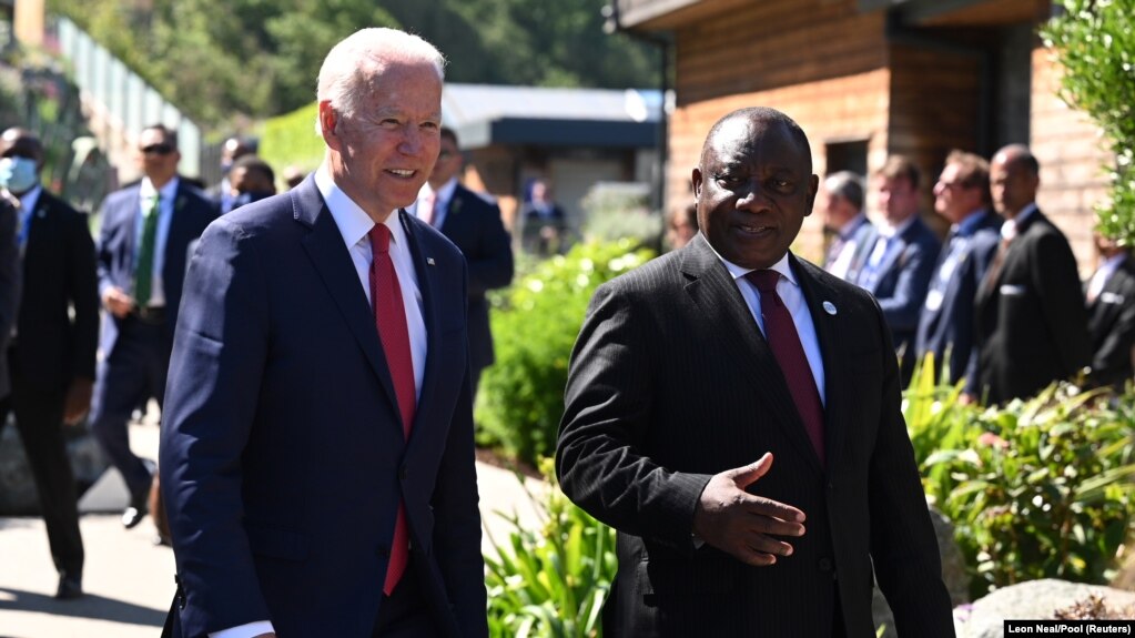 FILE - U.S. President Joe Biden with South Africa's President Cyril Ramaphosa at G7 meeting in Carbis Bay, Cornwall, Britain, June 12, 2021. (Leon Neal/Pool via REUTERS)