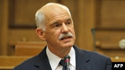 Thủ tướng Papandreou nói với nội các rằng công chúng Hy Lạp sẽ được hỏi liệu họ còn muốn sử dụng đồng tiền chung euro nữa hay không