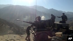مقامات افغان گفته اند که حدود ۴۰۰ راکت به ولایات شرقی اصابت کرده است