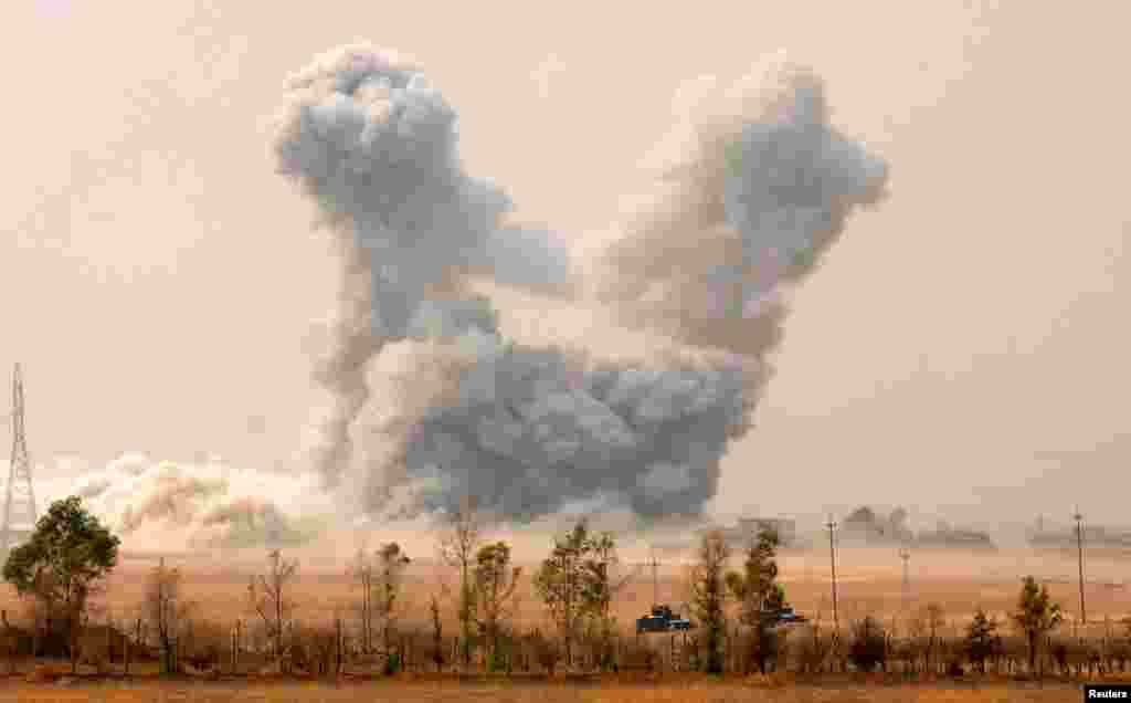 حمله هوایی آمریکا به نزدیکی&zwnj; موصل در عراق. این حمله جزو عملیات نظامی و در همآهنگی با ارتش عراق علیه مواضع داعش انجام شد. ارتش عراق شهر موصل که مرکز داعش در عراق است را محاصره کرده است.