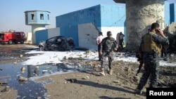 이라크 북부 티크리트의 검문소에서 13일 시아파 교도를 겨냥한 차량 폭탄 공격이 발생했다.