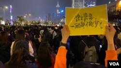 香港民間集會團隊發起12-12齊上齊落6-12半周年集會，大會估計有43,000人參與。(美國之音 湯惠芸拍攝)