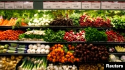 Organic vegetables are shown at a Whole Foods Market in LaJolla, California in this May 13, 2008 file photo. REUTERS/Mike Blake/Files.