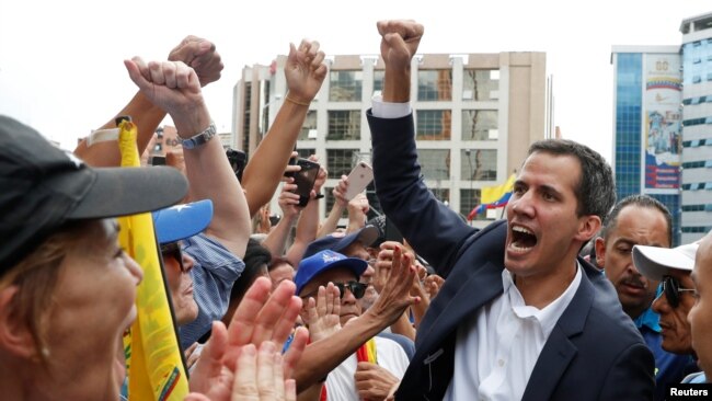 议会主席的反对派领导人胡安·瓜伊多(Juan Guaido)在反对马杜罗的群众大会上。