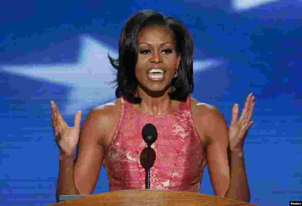 La première dame Michelle Obama s'adressant aux délégués à Charlotte.