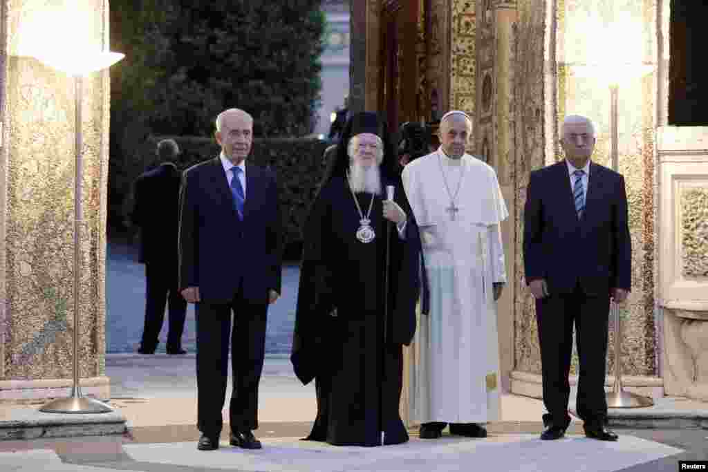 Israeli President Shimon Peres, Orthodox Patriarch Bartholomew I, Pope Francis and Palestinian President Mahmoud Abbas leave after a prayer meeting at the Vatican, June 8, 2014.