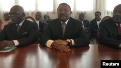 L'opposant gabonais Jean Ping participe à une réunion à Libreville avec ses conseillers, Gabon, le 26 septembre 2016.