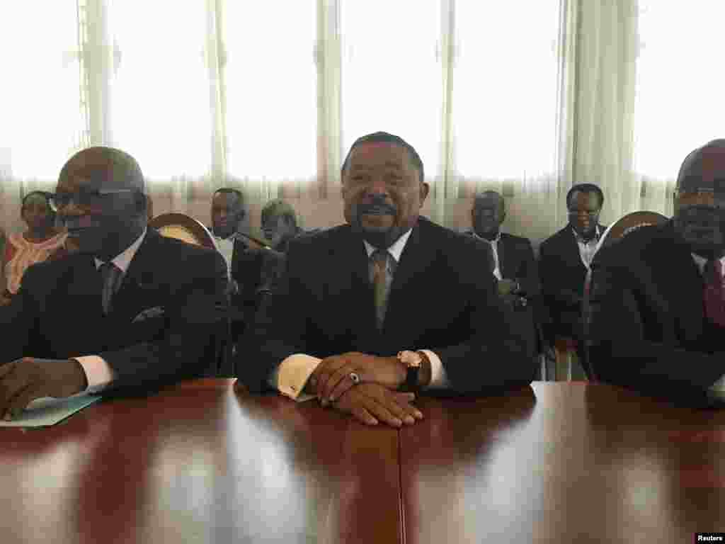 L'opposant gabonais Jean Ping participe à une réunion à Libreville, Gabon, le 26 septembre 2016.