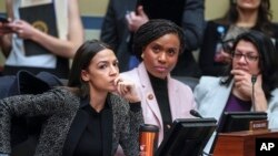 De la gauche vers la droite, les députées democrates Alexandria Ocasio-Cortez, Ayanna Pressley et Rashida Tlaib, à Capitol Hill à Washington, le 26 février 2019. 