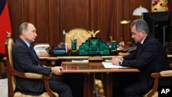 Президент Володимир Путін і міністр оборони Сергій Шойгу 