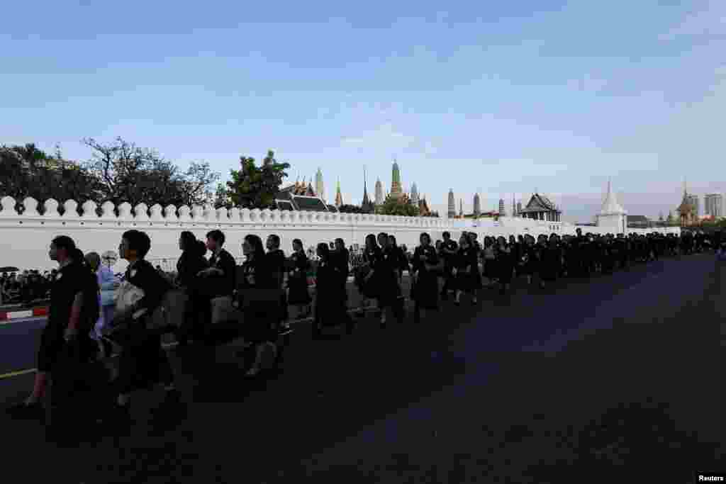 Mourners walk in line as they arrive before the Royal Cremation ceremony of Thailand's late King Bhumibol Adulyadej in Bangkok, Thailand, October 25, 2017. 