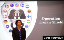 Сьюзан Тернер, спецагент ФБР під час презентації результатів операції «Троянський щит»