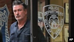 Diễn viên Alec Baldwin từng bị cảnh sát bắt ở New York vì đấm người khác. (ảnh tư liệu, 2/11/2018)