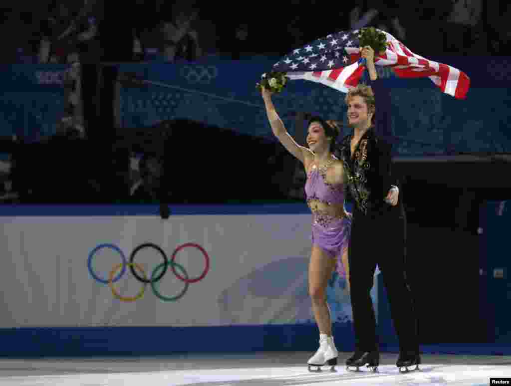 مریل دیویس و چارلی وایت از آمریکا برندگان مدال طلای رقص آزاد در اسکیت نمایشی - سوچی، ۱۷ فوریه ۲۰۱۴