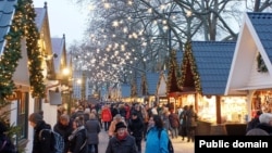 Holiday markets can be fun. But try not to spend too much money! "Spend money" is an example of a collocation.