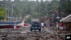 Keadaan di Propinsi Albay, Filipina, setelah dihantam Topan Haiyan (8/11/2013). Federasi Palang Merah Internasional melaporkan bahwa daerah-daerah miskin rawan bencana belum bisa merasakan manfaat teknologi untuk membantu keberadaan mereka. 