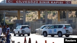Kendaraan PBB memasuki Suriah dari perbatasan Turki di Cilvegozu, provinsi Hatay (16/9). 