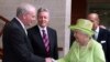 Nữ hoàng Anh bắt tay cựu thủ lãnh Đội quân Cộng hòa Ireland