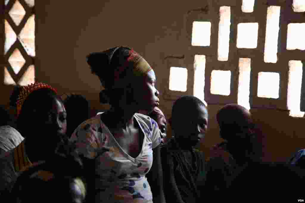 A girl stares out the window at Bossangoa chuch&#39;s Sunday prayers. Over 36,000 people are living at the site. (Hanna McNeish for VOA)