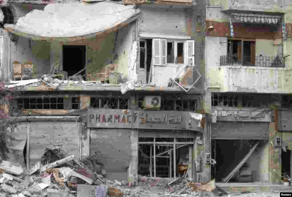 Bangunan yang rusak di daerah yang terkepung di Homs, 12 Januari 2014. 