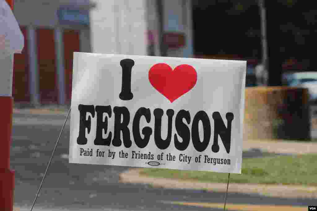 A lawn sign shows support for the town of Ferguson, Missouri after teenager Michael Brown was shot and killed by a police officer, Ferguson, Missouri, Aug. 24, 2014. (Gesell Tobias, VOA)