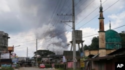 Some rises from houses following airstrikes by Philippine Air Force bombers in Marawi, southern Philippines, May 27, 2017. 