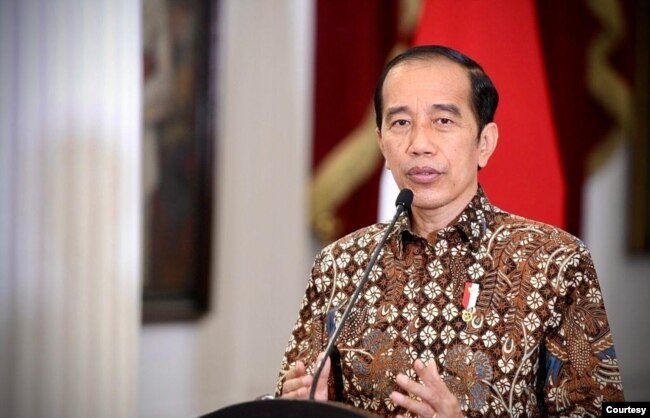 Presiden Jokowi dalam telekonferensi pers di Istana Merdeka, Jakarta, Senin (30/8) tetap melanjutkan kebijakan PPKM per level hingga 6 September meskipun situasi pandemi COVID-19 diklaim membaik (Biro Setpres)