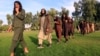 Para militan ISIS yang menyerahkan diri kepada pemerintah Afghanistan hadir di hadapan media di Jalalabad, Provinsi Nangarhar, Afghanistan, 17 November 2019. (Foto: Reuters)
