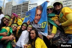 Supporters of Jair Bolsonaro, far-right lawmaker and presidential candidate of the Social Liberal Party (PSL), attend a demonstration in Rio de Janeiro, Oct. 21, 2018.