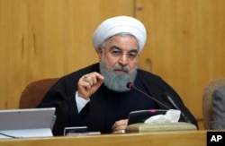 伊朗总统鲁哈尼在德黑兰的一个内阁会议上讲话（2017年12月31日 伊朗总统府发布）