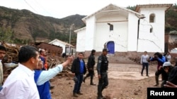 Peru's President Ollanta Humala (L) visits a damaged area after a 5.1 magnitude earthquake hit Paruro, Cuzco, Sept. 28, 2014, in this Presidencial handout photo.