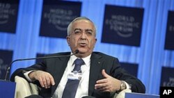 Palestinian Prime Minister Salam Fayyad speaks during a session at the World Economic Forum in Davos, Switzerland, January 29, 2011