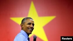 Năm 2016, tổng thống Mỹ khi ấy là ông Barack Obama đã dỡ bỏ lệnh cấm vận vũ khí sát thương nhân chuyến thăm Việt Nam.