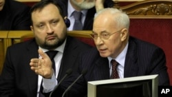 Ukraine's Prime Minister Mykola Azarov right, and First Vice Prime Minister of Ukraine Serhiy Arbuzov, left, attend a parliament session in Kyiv, Ukraine, Nov. 22, 2013.