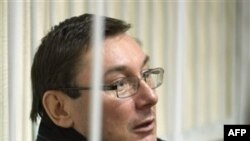 Суд «закрив» Луценка на 2 місяці