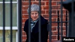 Britain's Prime Minister Theresa May leaves 10 Downing Street in Westminster London, Dec. 13, 2018.