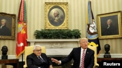 Дональд Трамп и Генри Киссинджер в Белом доме, 10 мая 2017 года