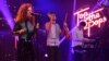 지난해 12월 영국의 4인조 혼성 악단 클린 밴딧(Clean Bandit)과 제스 글린이 런던에서 열린 BBC 성탄 특집 히트팝 무대에서 'Rather Be'를 부르고 있다.